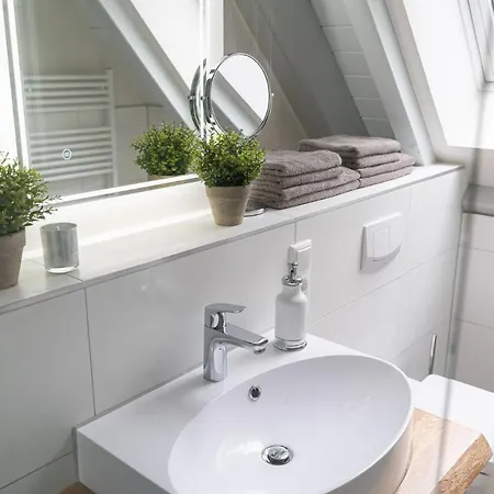 Apartment Haus Schlehe - Sauna, Kamin & Waldnah Zingst