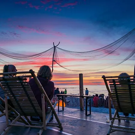 Apartment Haus Schlehe - Sauna, Kamin & Waldnah Zingst